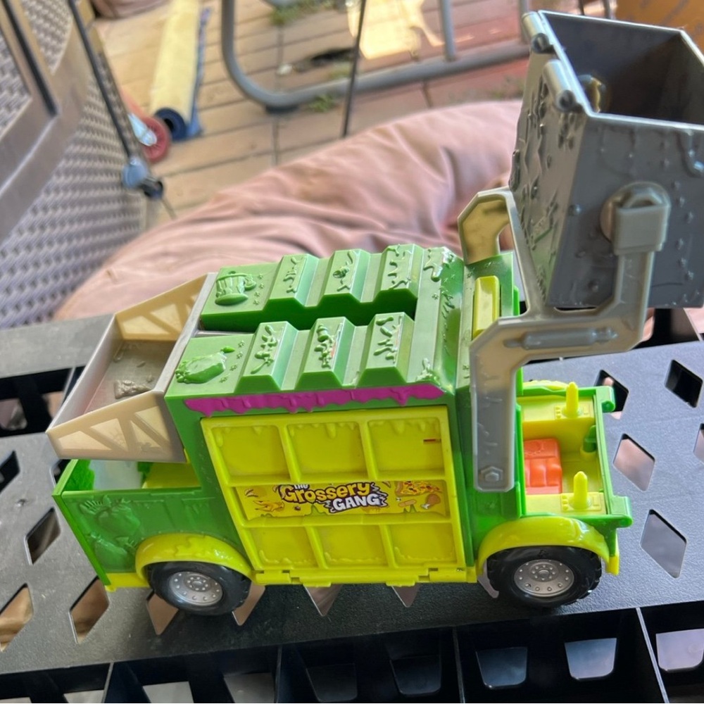 Garbage Truck - Green and Gray